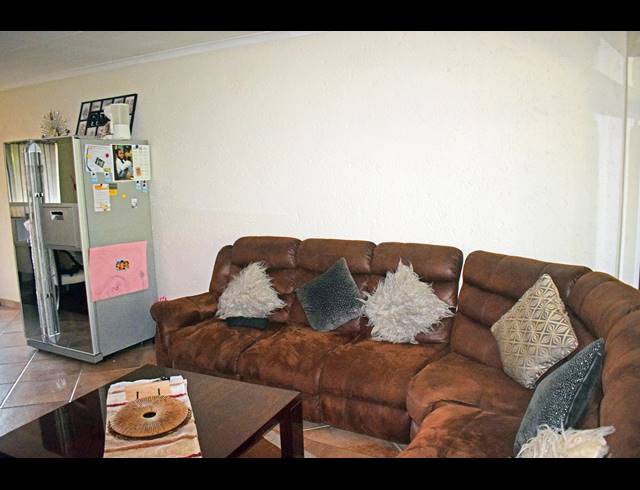 2 BEDROOM TOWNHOUSE FOR SALE IN ORIEL
